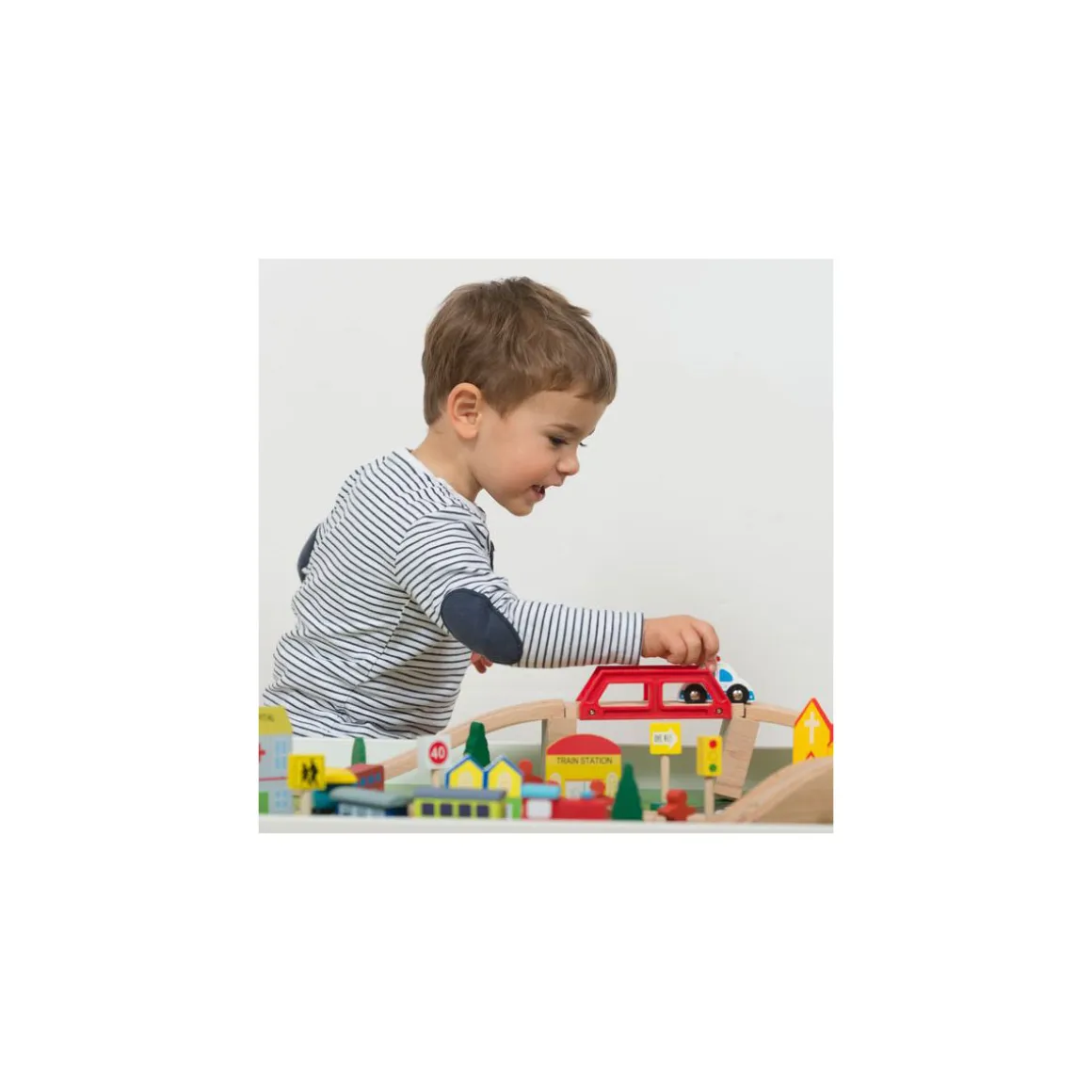 Coemo Spieltisch mit Holzeisenbahn