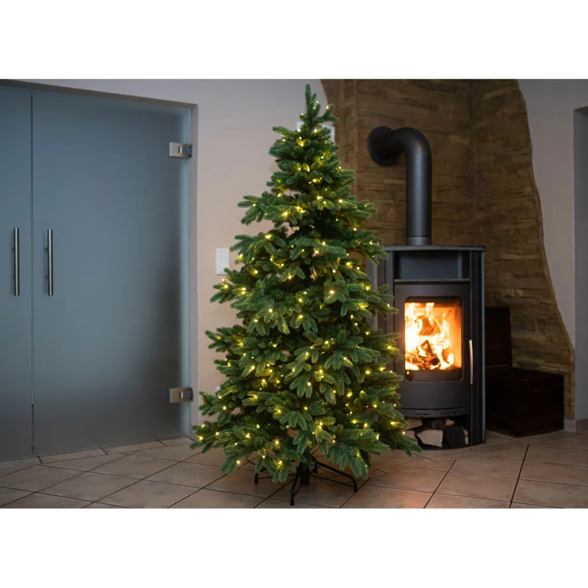 Evergreen Künstlicher Weihnachtsbaum Roswell Kiefer inkl. LEDs 122x210cm Grün