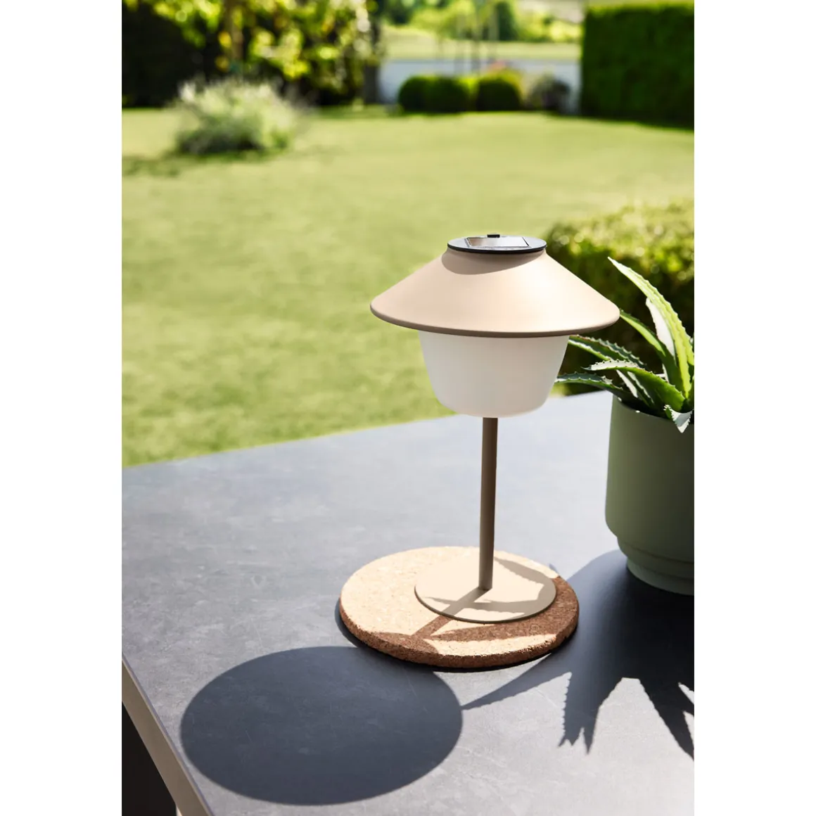 Flector Garten LED Solar Tischleuchte beige