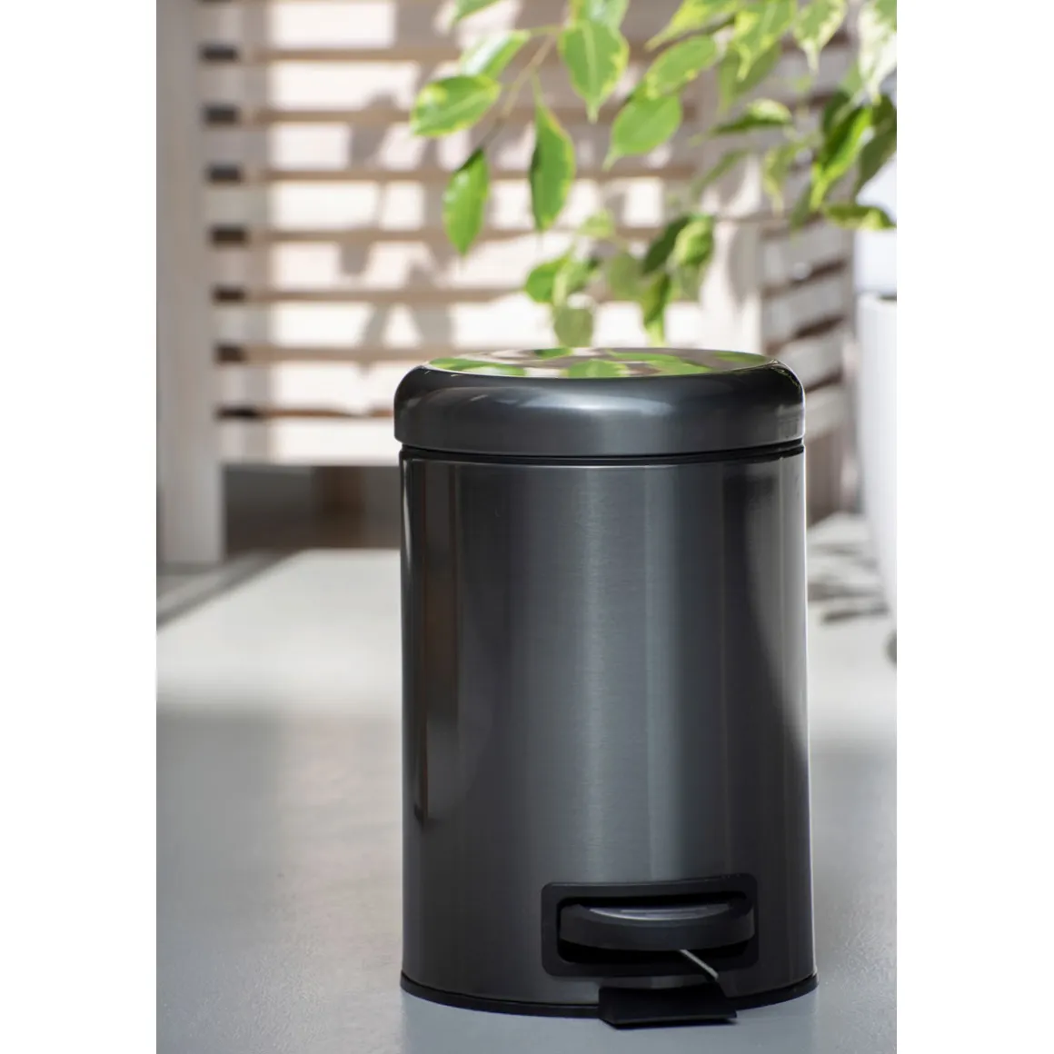 Wenko Kosmetik Treteimer Leman Metallic-Schwarz 3 L Edelstahl
